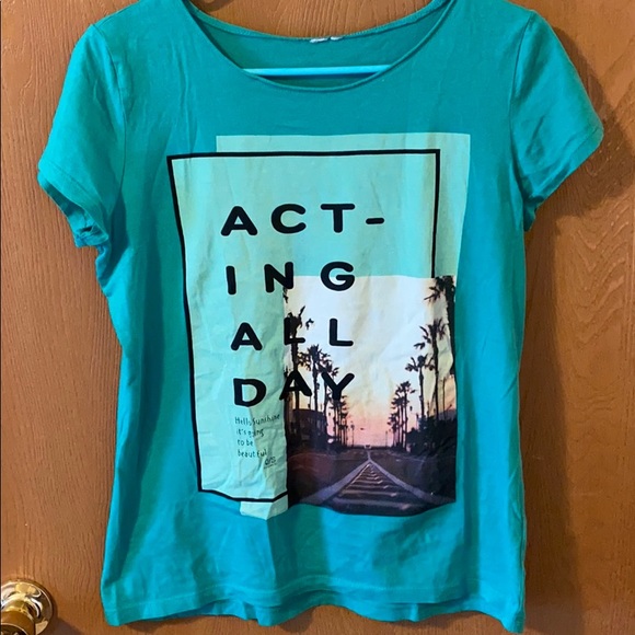 Green top. - Picture 1 of 1